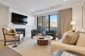 Smart TV, fireplace - Frontgate 206 - 2 Bedroom Residence (Avon)
