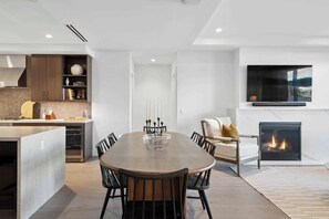 Dining - Frontgate 206 - 2 Bedroom Residence (Avon)
