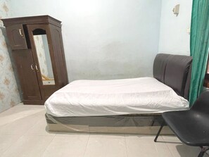 Standard Double Room | Free WiFi, bed sheets - Hotel O Hidayah Homestay Syariah (Sidoarjo)