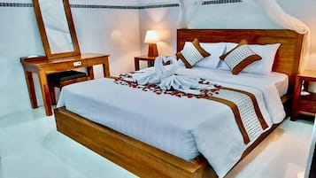 Deluxe Studio | Desk, free WiFi, bed sheets