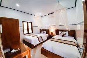 Superior Twin Room | Desk, free WiFi, bed sheets - Belvilla Serene Picturesque Near Monkey ForestNearPura Tirta Tawar (Mambal)