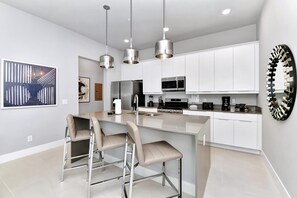 Refrigerador, horno, parrilla de estufa y lavavajillas