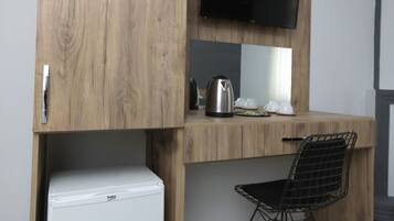 Standard Suite | Desk, soundproofing, free WiFi