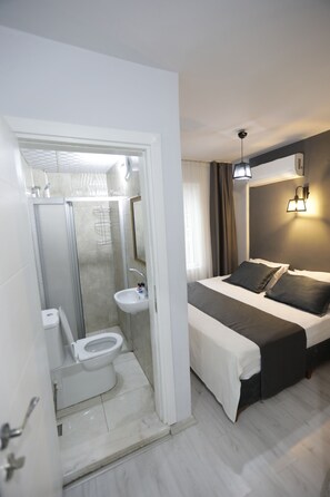 Standard Room | 1 bedroom, desk, soundproofing, free WiFi