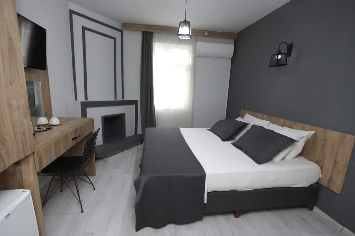 Standard Suite | 1 bedroom, desk, soundproofing, free WiFi