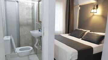 Standard Room | Desk, soundproofing, free WiFi