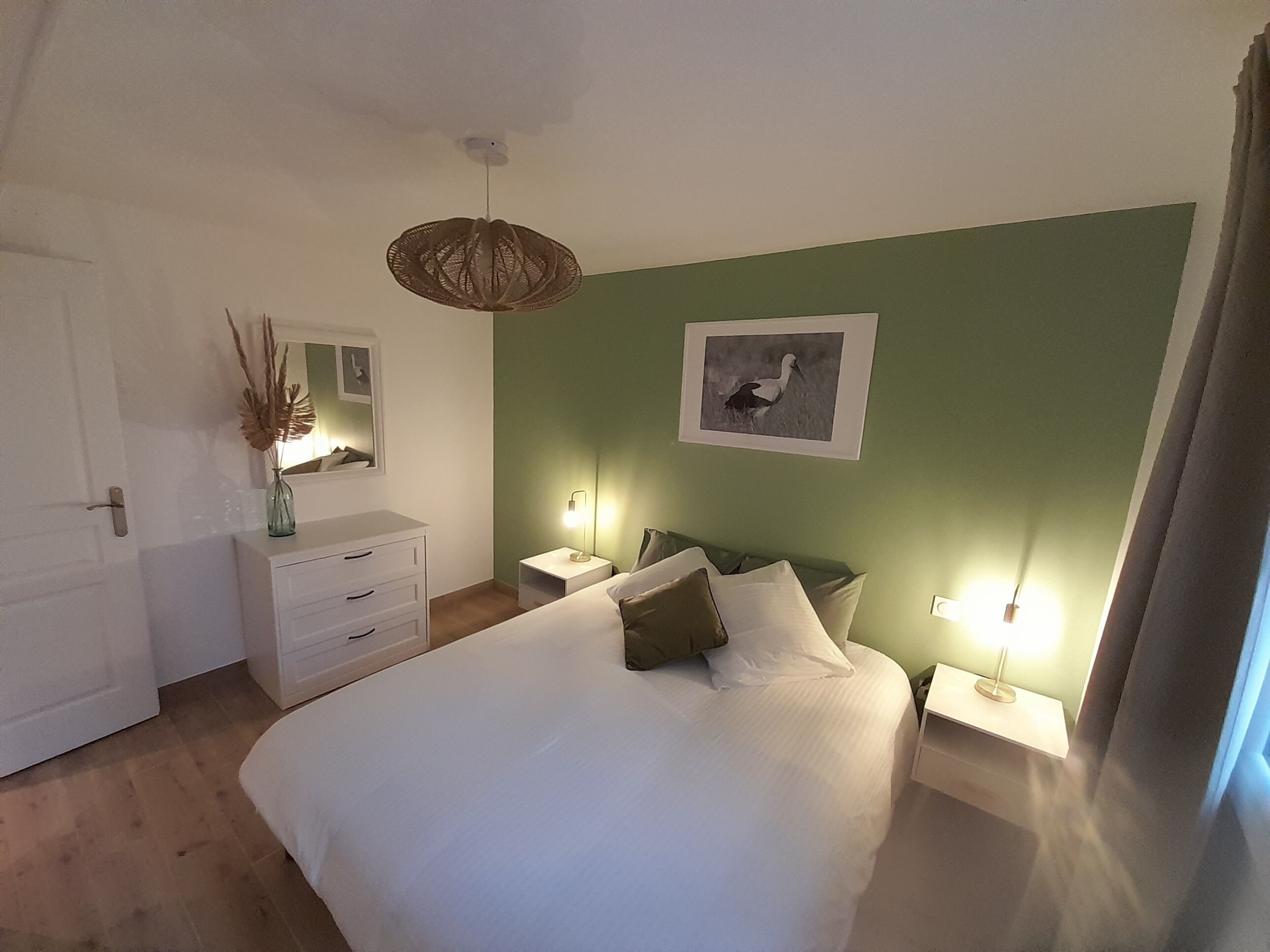 1 chambre, fer et planche à repasser, lit parapluie, Wi-Fi gratuit