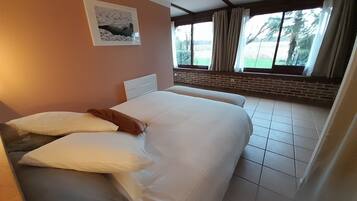 1 Schlafzimmer, BĂŒgeleisen/BĂŒgelbrett, Reisekinderbett, kostenloses WLAN