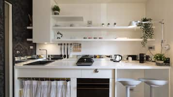 Comfort Studio | Private kitchen | Fridge, oven, stovetop, dishwasher