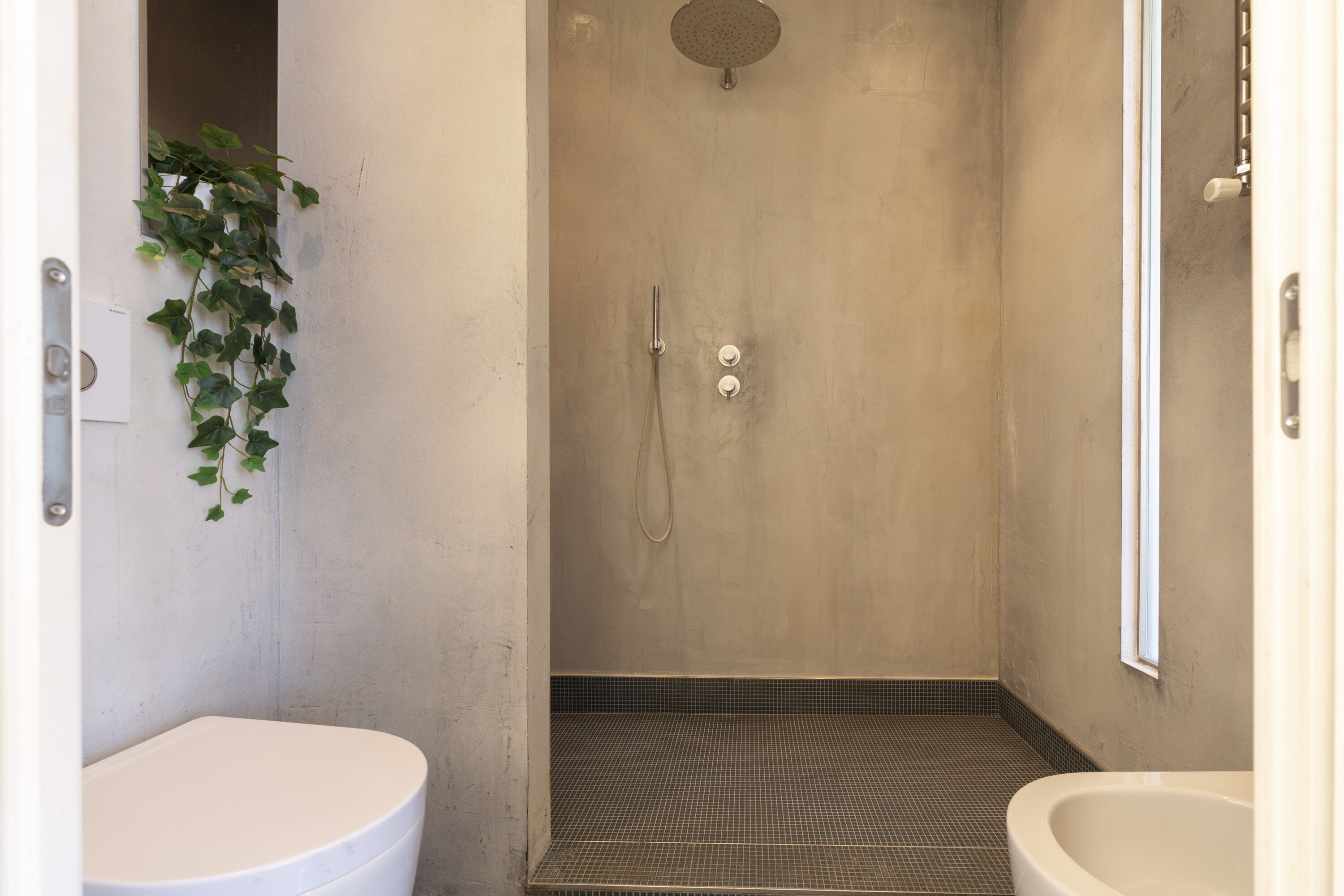 Estudio Confort | Baño | Regadera, regadera tipo lluvia, amenidades de baño gratuitas 