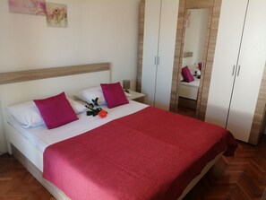 1 quarto, Wi-Fi de cortesia, roupa de cama