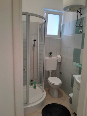 Hårtørrer, håndklæder, Sæbe, Toiletpapir