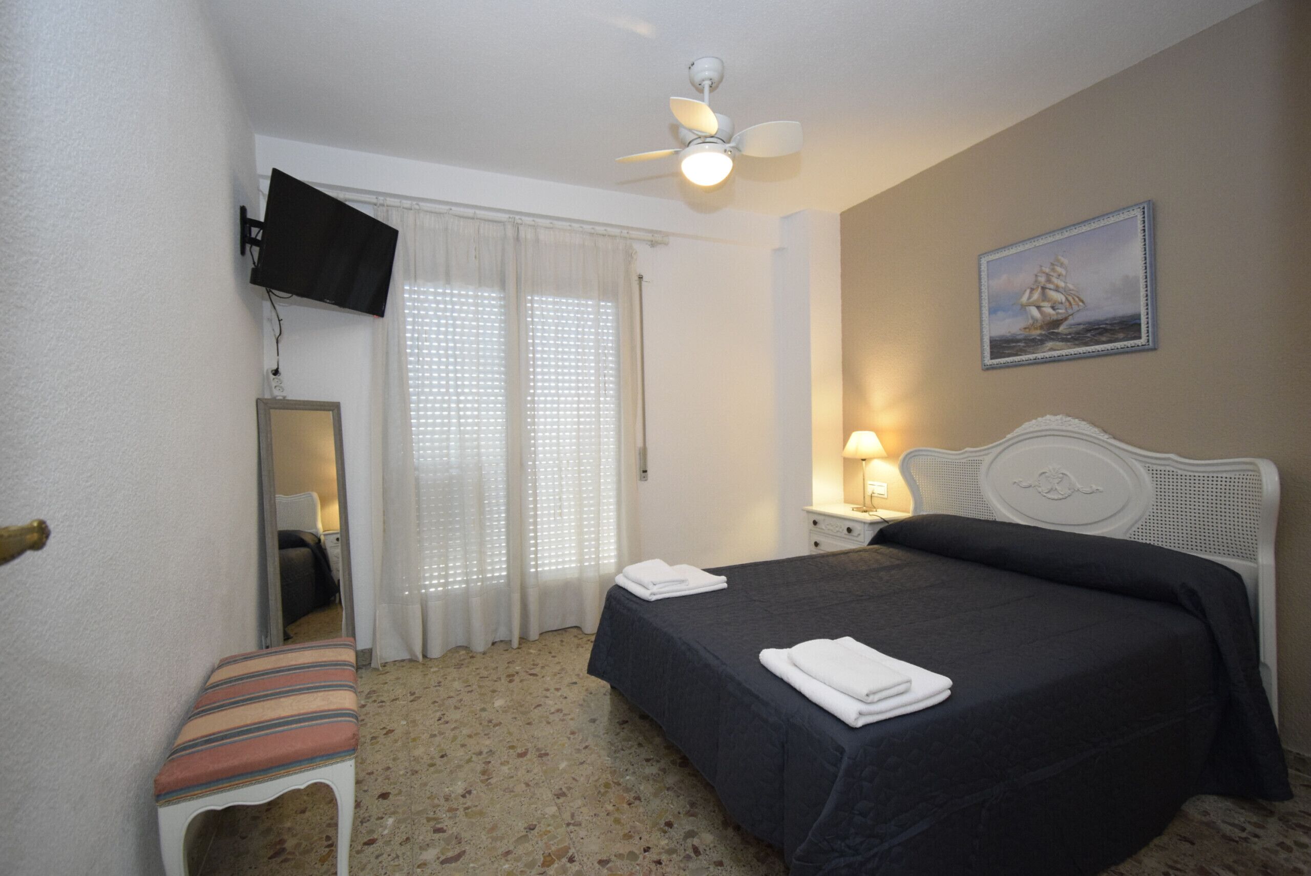 3 slaapkamers, een strijkplank/strijkijzer, beddengoed