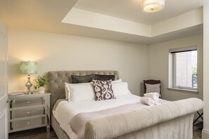 3 bedrooms, desk, iron/ironing board, WiFi