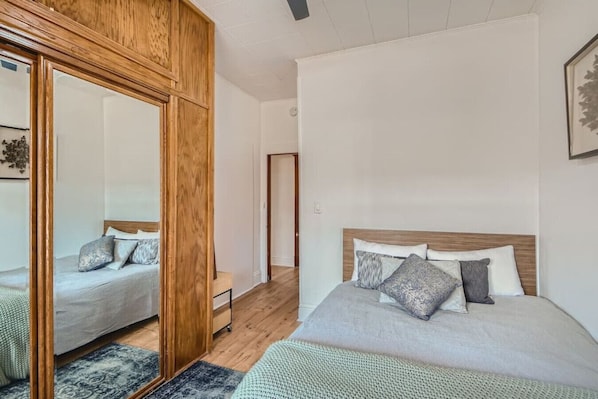 3 bedrooms, iron/ironing board, WiFi, bed sheets