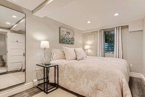 1 bedroom, desk, iron/ironing board, WiFi