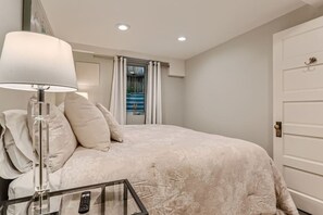 1 bedroom, desk, iron/ironing board, WiFi