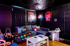 Smart TV, fireplace, video games - Denver Hype House - 8 min to DT (Denver)