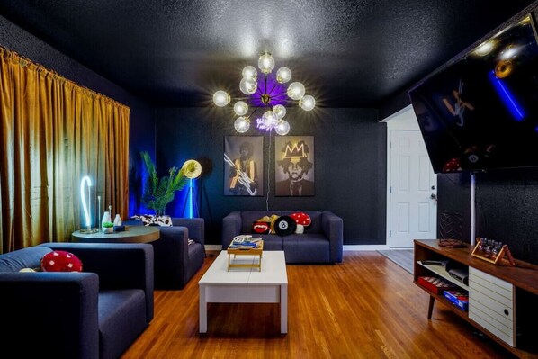 TV, fireplace