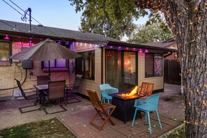 Outdoor dining - Insta-Worthy 5BR Home I Pet Friendly I Firepit (Denver)