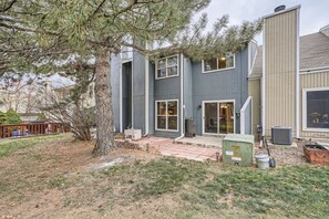 Exterior - Stylish Townhouse Retreat - 15 min to DT (Westminster)