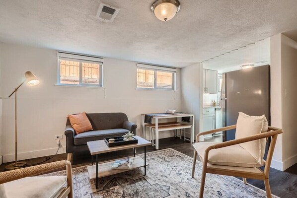 Smart TV - Regis I Tennyson I Sleeps 8 I Red Rocks I Pets (Denver)