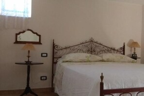 2 Schlafzimmer, Schreibtisch, Bügeleisen/B ügelbrett, kostenloses WLAN