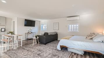 1 slaapkamer, een strijkplank/strijkijzer, wifi, beddengoed