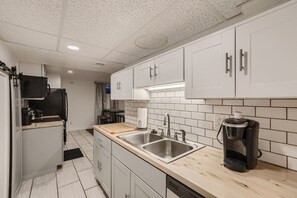 冰箱、微波炉、烤箱、炉灶