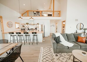 Smart-tv och eldstad