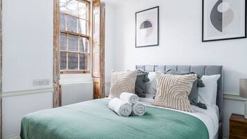 City Apartment | 2 bedrooms, individually decorated, individually furnished, desk