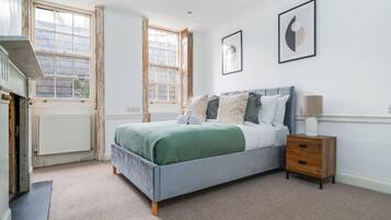 City Apartment | 2 bedrooms, individually decorated, individually furnished, desk