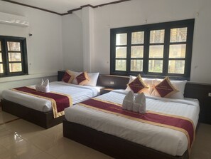 Deluxe Twin Room | Bathroom - Vang Vieng Charming Boutique Hotel (Vang Vieng)
