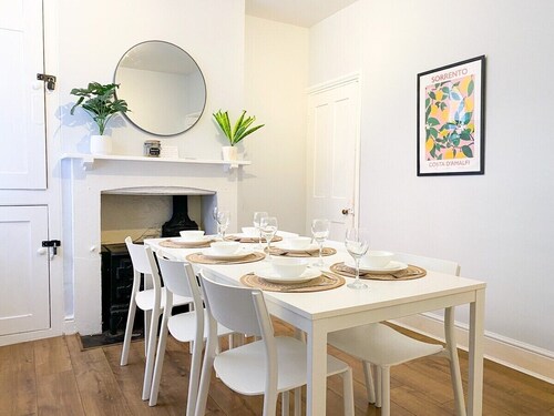 Spacious & stylish 3-bed home in Centre of Canterbury