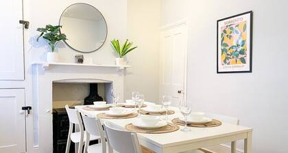Spacious & stylish 3-bed home in Centre of Canterbury