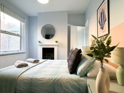 Spacious & stylish 3-bed home in Centre of Canterbury