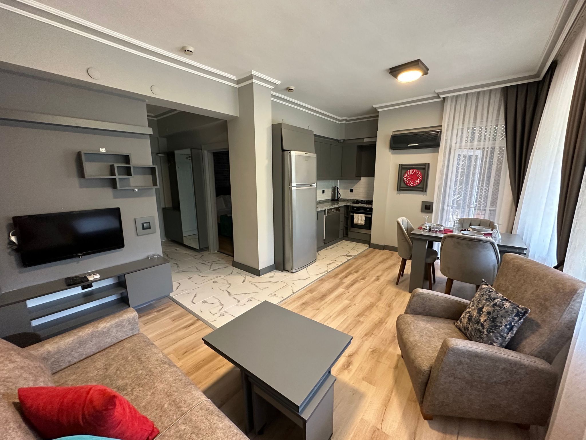 Classic-huoneisto, 1 makuuhuone | Työpöytä, kannettavalle tietokoneelle sopiva työtila, äänieristys