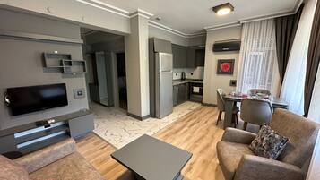 Classic-huoneisto, 1 makuuhuone | Työpöytä, kannettavalle tietokoneelle sopiva työtila, äänieristys