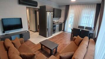 Perushuoneisto | Oleskelualue | 1–tuumainen LCD-televisio, jossa satelliittikanavat