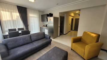 Leilighet – basic | Oppholdsområde | En 1-tommers LCD-TV med Parabol-TV