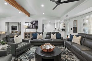 TV, fireplace, offices - Private Pickleball, B-Ball, Putt, Pool, Spa, Grill (Scottsdale)