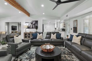 TV, peis og kontorer