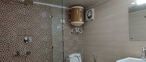 Comfort Double or Twin Room | Bathroom