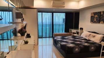 Family Double Room | Desk, free WiFi, bed sheets