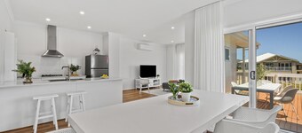 The White House ~ Sellicks Beach - Welcome to The White House, a touch of serenity & style in the heart of Sellicks Beach