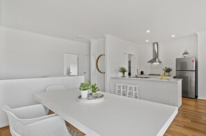 Dining - The White House ~ Sellicks Beach - Welcome to The White House, a touch of serenity & style in the heart of Sellicks Beach (Sellicks Beach)