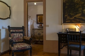 Interior - Podere Manafiore - historical villa with swimming  pool (Monticchiello)