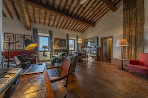 Interior - Podere Manafiore - historical villa with swimming  pool (Monticchiello)
