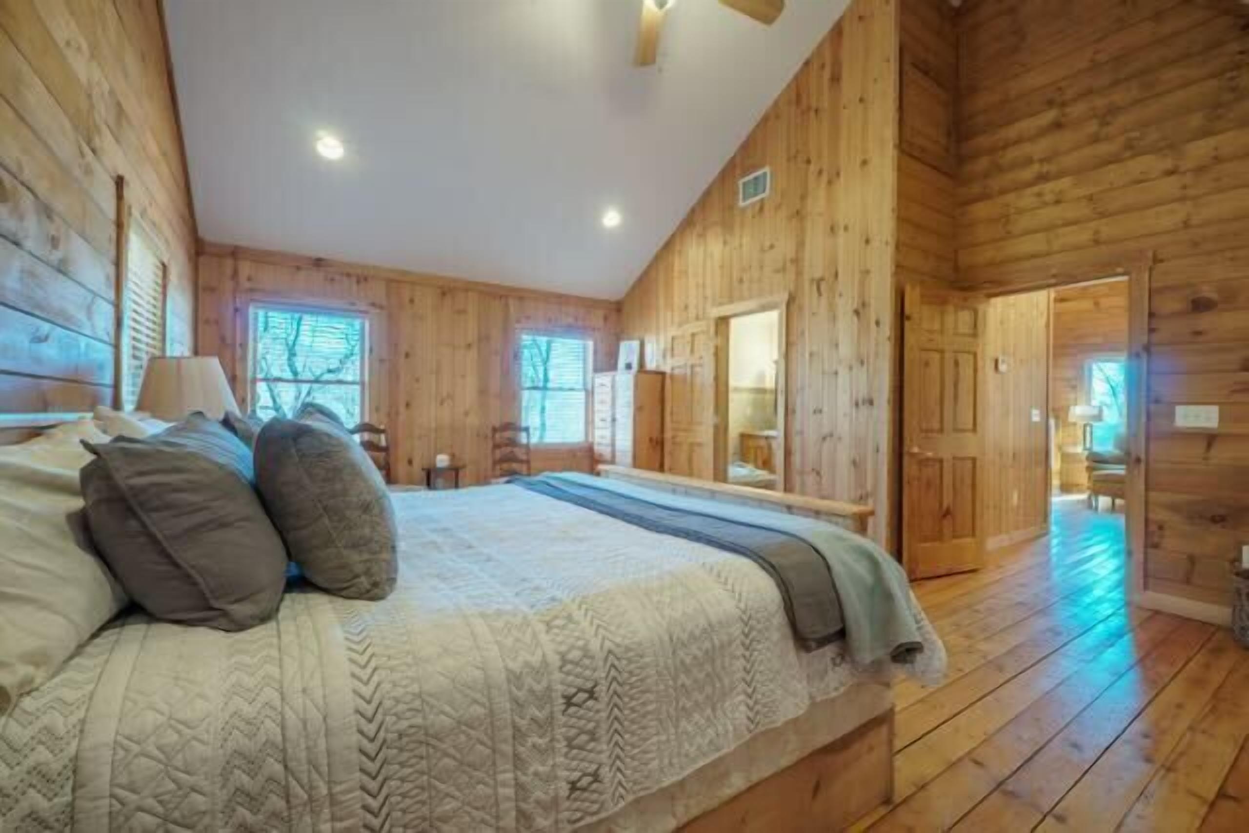 4 Schlafzimmer, Schreibtisch, Bügeleisen/Bügelbrett, kostenloses WLAN