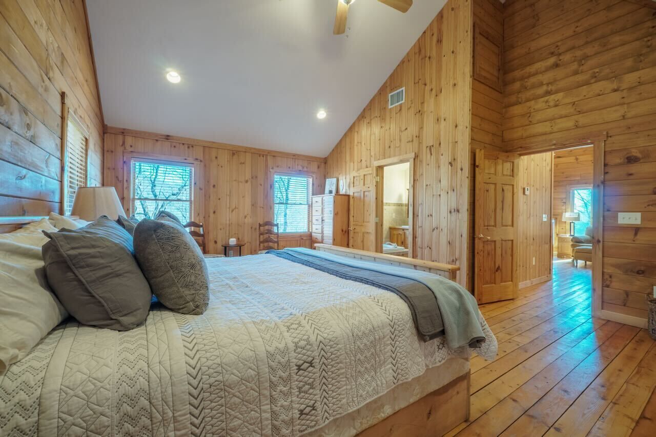 4 bedrooms, iron/ironing board, free WiFi, bed sheets